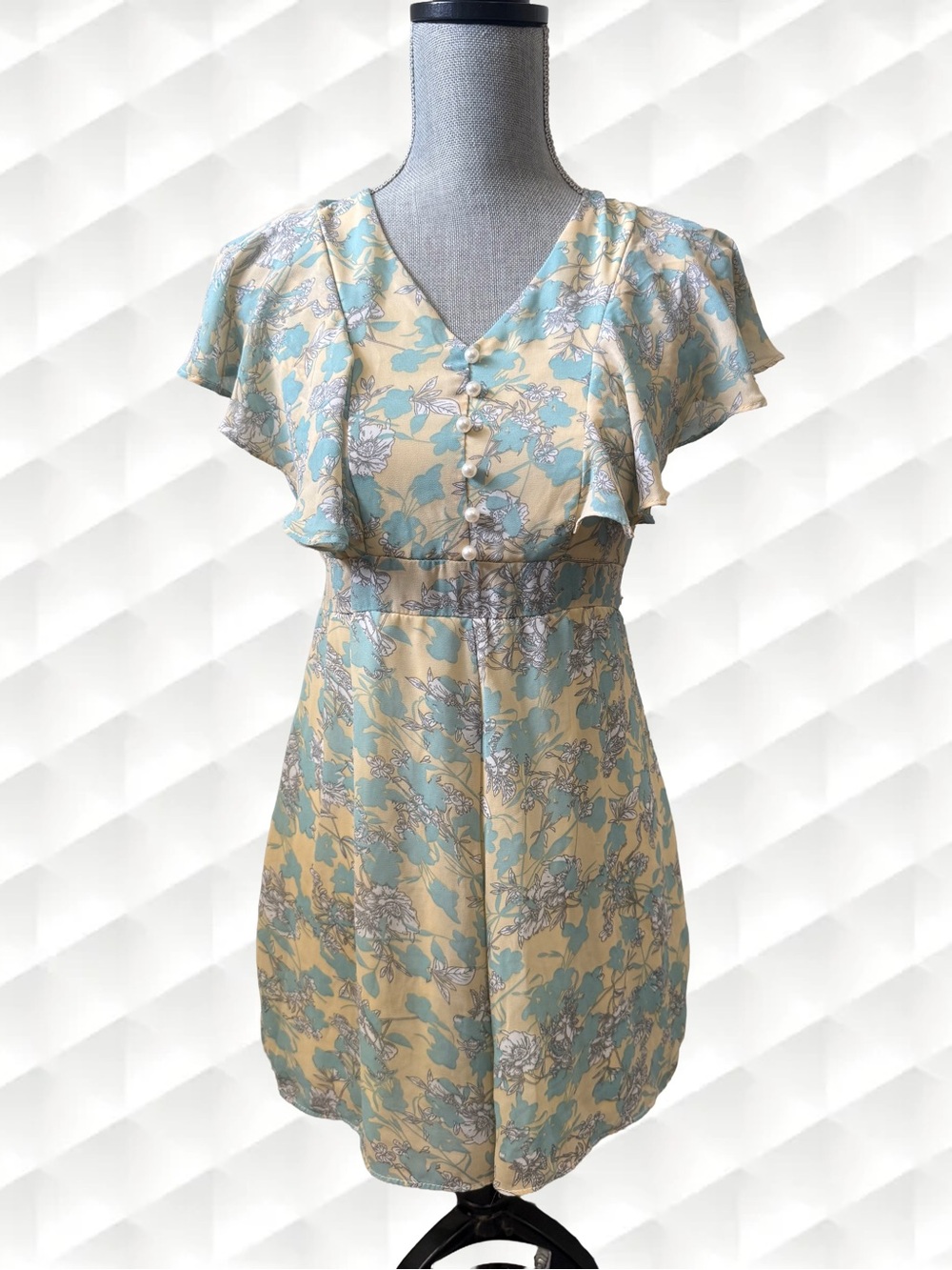 TRIPLE F Feminine Floral V-Neck Short Sleeve Quiet-Lux Contemporary Romper
